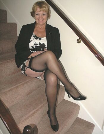 Douce cougar en quête de plaisirs interdits rencontre-Cougar-Créteil