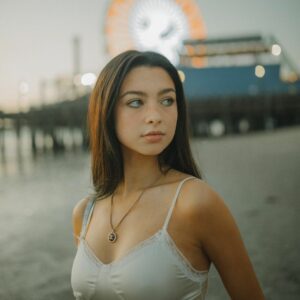 Découvrez l’audace d’une jeune femme prête à vous envoûter dans la charmante ville de Nîmes Elise - rencontre-Teen-Nîmes