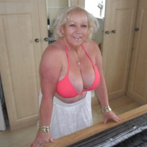 Marie-Pierre - rencontre-Naturiste-Issy-les-Moulineaux