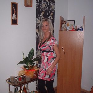 Intellectuelle le jour, coquine la nuit… Nadia - rencontre-MILF-Bourges