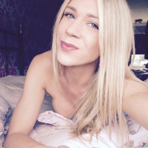 Neuve chez les naturistes Noélie - rencontre-Teen-Martigues